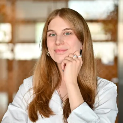 Dóra Devecseri